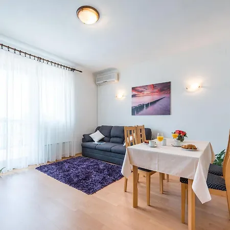 Lena - Three-bedroom With Balcony And Sea View *