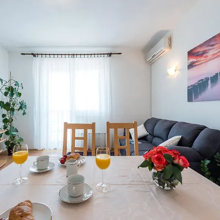 شقة Lena - Three-bedroom With Balcony And Sea View *