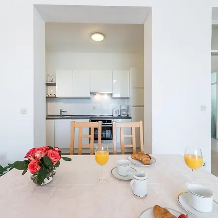 Lena - Three-bedroom With Balcony And Sea View