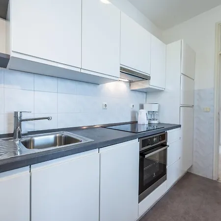 Lena - Three-bedroom With Balcony And Sea View شقة