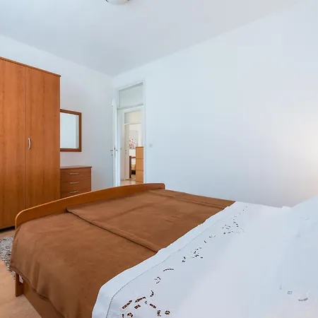 Apartment Lena - Three-bedroom With Balcony And Sea View *