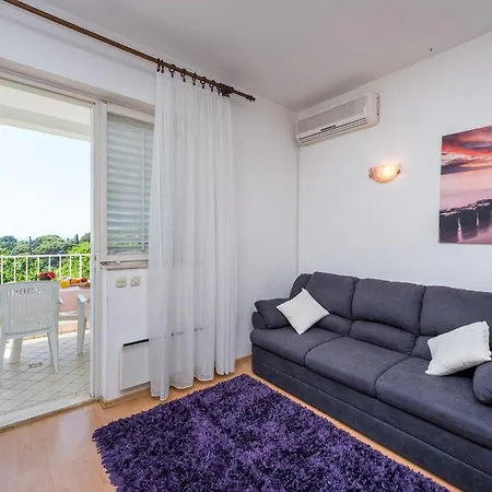 Lena - Three-bedroom With Balcony And Sea View