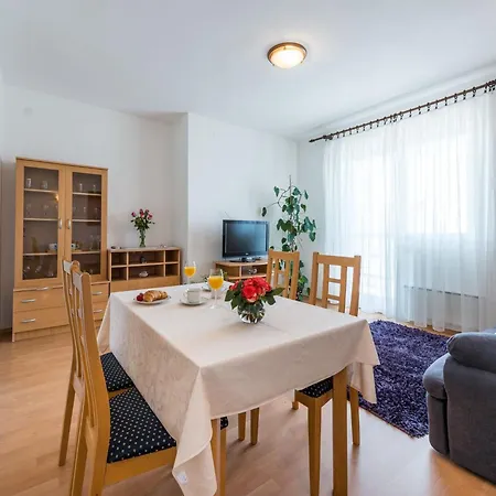 Lena - Three-bedroom With Balcony And Sea View شقة *