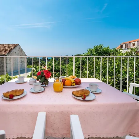 Lena - Three-bedroom With Balcony And Sea View