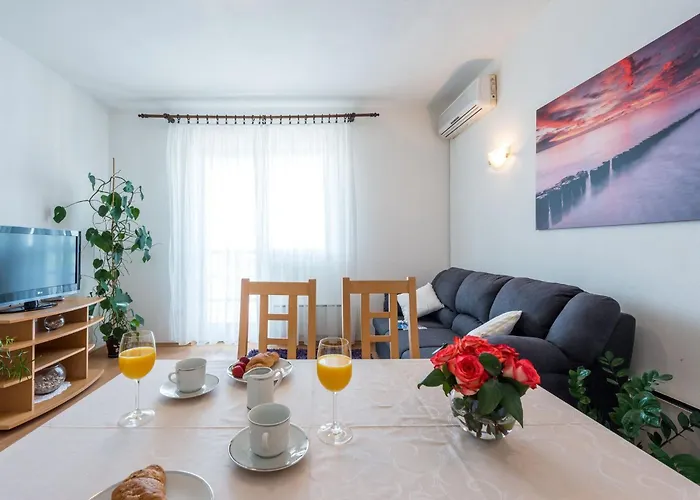 Apartmán Lena - Three-bedroom With Balcony And Sea View *