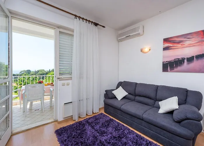 Lena - Three-bedroom With Balcony And Sea View