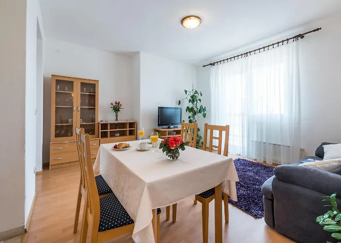 Lena - Three-bedroom With Balcony And Sea View 公寓 *