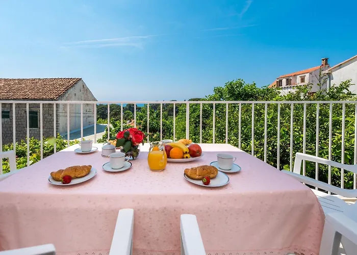 Lena - Three-bedroom With Balcony And Sea View