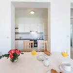 Lena - Three-bedroom With Balcony And Sea View