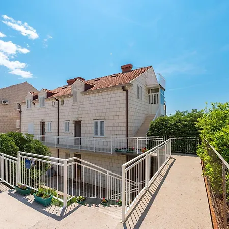 Lena - Three-bedroom With Balcony And Sea View 아파트 두브로브니크