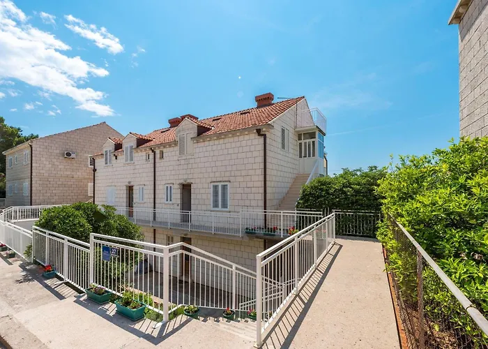 Lena - Three-bedroom With Balcony And Sea View 아파트 두브로브니크