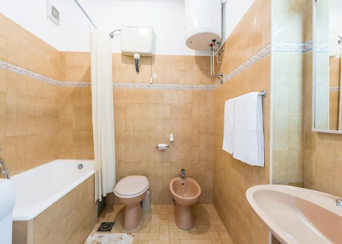 아파트 Lena - Three-bedroom With Balcony And Sea View